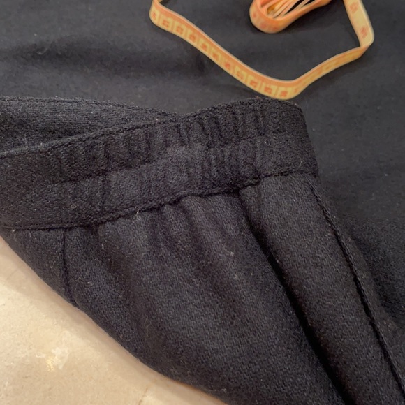 NWOT Invisible Elastic Waist Black Skirt Size 12 - Picture 9 of 13